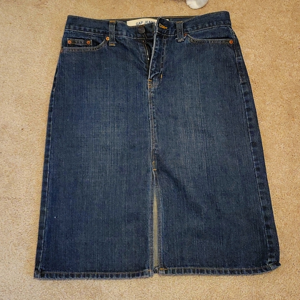 Gap skirt